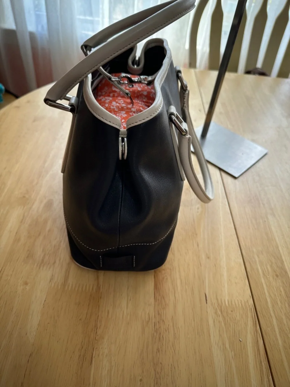 Coach 1991 Black and White Tote Bag - Elegant Everyday Handbag - Picture 3 of 10